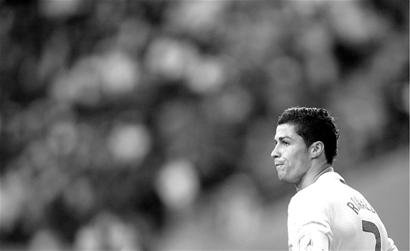 欧联杯历史射手榜：奥巴梅扬34球第一，法尔考31场30球效率恐怖（欧联杯历史射手榜：奥巴梅扬34球领跑，法尔考31战30球效率惊人）