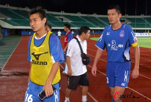 维斯塔潘和诺里斯黄胎起步，皮亚斯特里使用硬胎起步