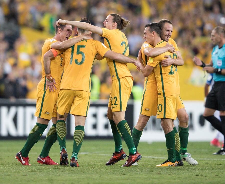 足球英超本轮最佳阵公布，新援发挥亮眼