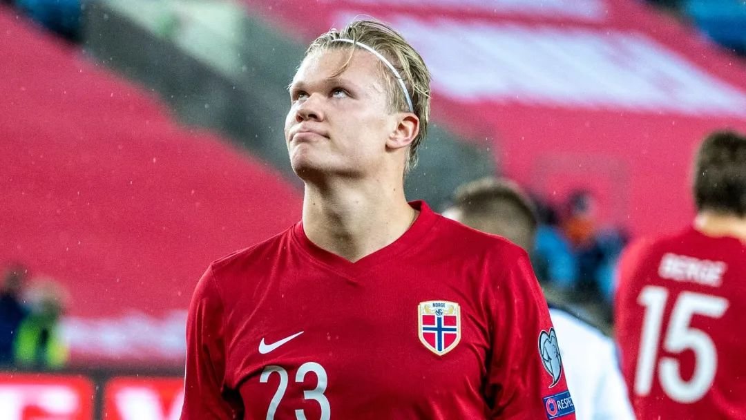 红魔遇克星？曼联近6战纽卡1胜5负，主场迎战誓破魔咒（曼联主场誓破不胜魔咒：近6战纽卡仅1胜5负）