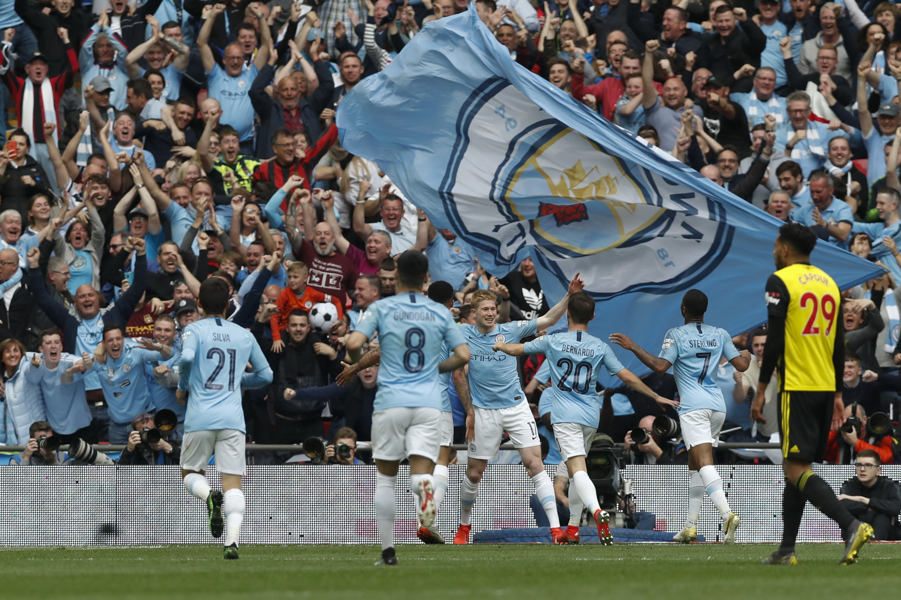 阿森纳恐怖主场难耐欧冠之王 首回合或1-1战平（阿森纳魔鬼主场难撼欧冠霸主 首回合恐以1-1收场）