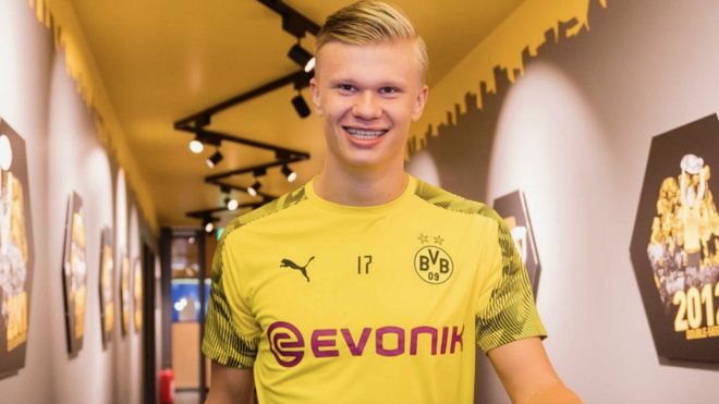 麦克阿瑟FCvs大埔亚冠赛前为香港大埔火灾遇难者...（亚冠前瞻：麦克阿瑟FC对阵大埔，赛前向香港大埔火灾遇难者致哀）